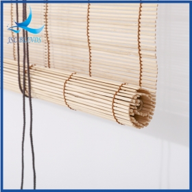Persianas de bambú con control de cordón